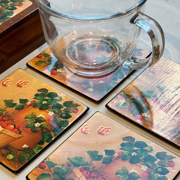 Vintage Coaster Set of 4 cork coasters Wooden Box with strawberry patch - Picture 16 of 17